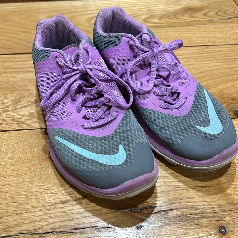 Nike women’s size 8 running shoes